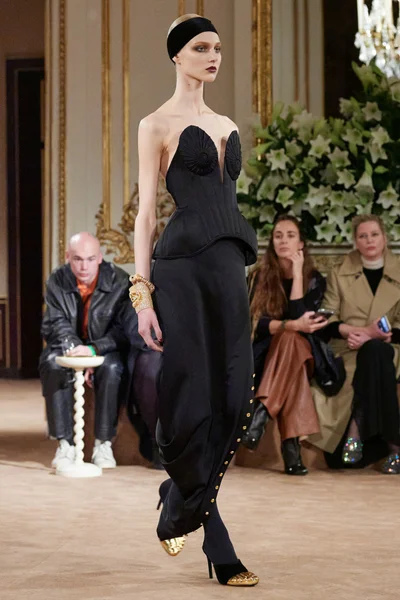 Look 15